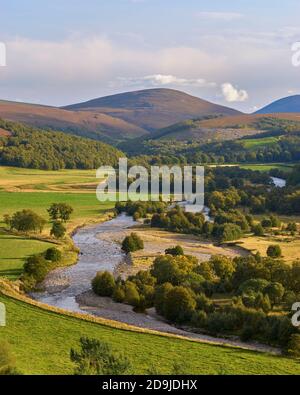 Vue sur la rivière Avon, près de Tomintoul, Moray, Écosse. Banque D'Images