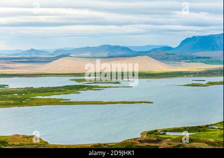 Cratère volcanique dramatique Hverfjall près du lac Myvatn, Islande Banque D'Images