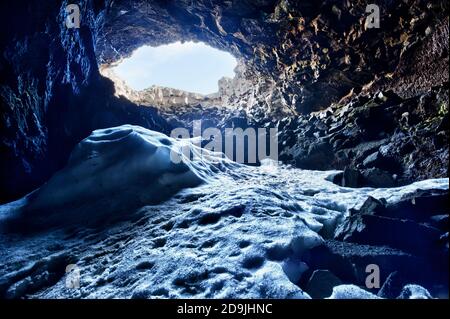 Les grottes de Surthellir sont des tunnels créés par l'activité volcanique, en Islande Banque D'Images