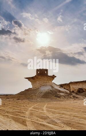 Village mystère à zekreet, paysage désertique, Qatar, Moyen-Orient. Banque D'Images