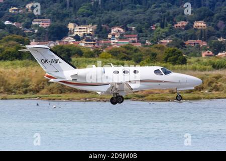 Corfou, Grèce - 17 septembre 2020: Cessna 510 Citation Mustang avion à l'aéroport de Corfou en Grèce. Banque D'Images