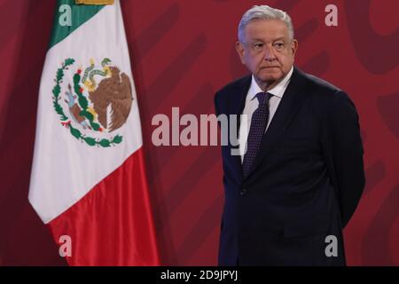 Mexico, Mexique. 05ème novembre 2020. MEXICO, MEXIQUE - NOVEMBRE 5 : le président mexicain Andres Manuel Lopez Obrador s'exprime lors de la conférence de presse quotidienne du matin, dans le cadre de la pandémie Covid-19, au Palais national, le 5 novembre 2020 à Mexico, au Mexique. Crédit: Ismael Rosas/Eyepix Group/The photo Access crédit: The photo Access/Alay Live News Banque D'Images