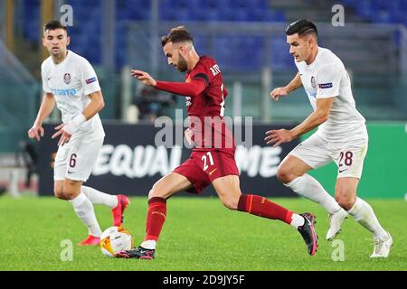 Borja Mayoral de Roma (C) vies pour le ballon avec Mateo Susic (L) et Ovidiu Hoban (R) de Cluj pendant l'UEFA Europa League, Group Stage, Group A FO P Banque D'Images