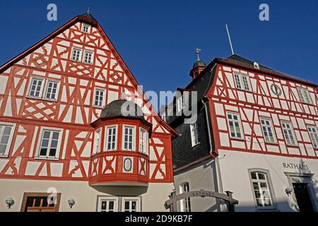 Ancienne Maison des tisserands et hôtel de ville sur la place du marché, Kirchberg, Hunsrück, Rhénanie-Palatinat, Allemagne Banque D'Images