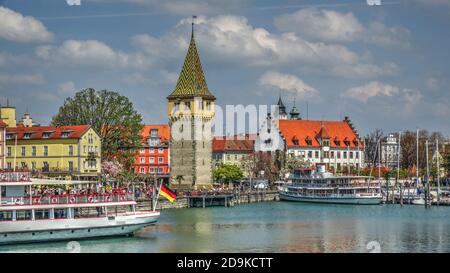 Port avec Mangturm, Lindau sur le lac de Constance, Swabia, Bavière, Allemagne Banque D'Images