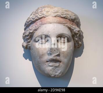 Marble Head of a Deity portant un filet de Dioysiac, copie romaine, original grec, Metropolitan Museum of Art, Manhattan, New York City, États-Unis, Amérique du Nord Banque D'Images