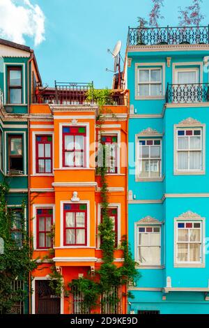 Maisons colorées à Balat populaire parmi les touristes , Istanbul, Turquie Banque D'Images