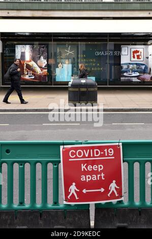 Oxford Street, Londres, Royaume-Uni. 6 novembre 2020. Verrouillage 2. Rues calmes dans le West End de Londres. Crédit : Matthew Chattle/Alay Live News Banque D'Images