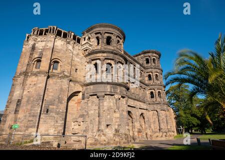 Porte romaine de la ville Porta Nigra, Trèves, vallée de la Moselle, Rhénanie-Palatinat Allemagne Banque D'Images