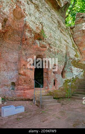 Grottes d'ermite sur la Klause, Kastel-Staadt, vallée de Saar, Rhénanie-Palatinat, Allemagne Banque D'Images