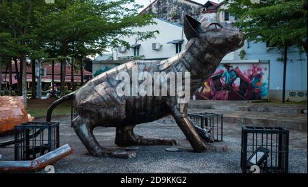 Extérieur du monument Cats dans le centre-ville de Kuching, Malaisie. En raison de l'abondance des chats dans la région, Kuching est souvent appelé « la ville des chats » Banque D'Images