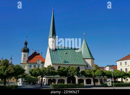 Allemagne, Bavière, haute-Bavière, quartier Altötting, Kapellplatz, Chapelle Sainte, hôtel de ville Banque D'Images