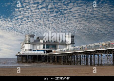 Grand Pier à Weston-Super-Mare, Somerset, Angleterre, Royaume-Uni. Banque D'Images
