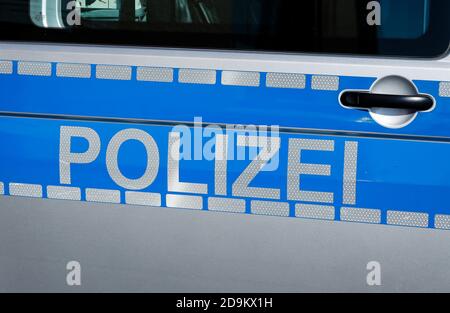 Muenster, Rhénanie-du-Nord-Westphalie, Allemagne, police, lettrage sur un véhicule d'urgence. Banque D'Images