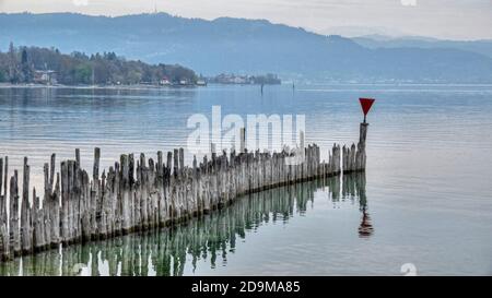 Vue sur le lac à Wasserburg près de Lindau sur le lac de Constance, Swabia, Bavière, Allemagne Banque D'Images