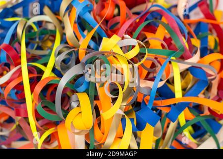 banderoles en plastique à spirales multicolores, vue rapprochée Banque D'Images