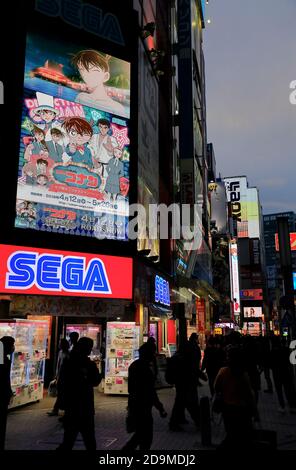 Vue au crépuscule du quartier commerçant de produits électroniques Akihabara.Chiyoda.Tokyo.Japon Banque D'Images