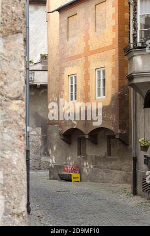 Perspectives depuis les rues de Hall dans le Tyrol Banque D'Images