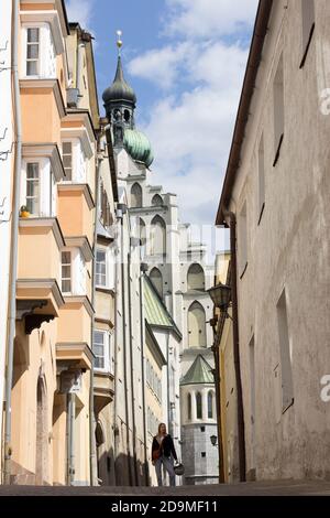 Perspectives depuis les rues de Hall dans le Tyrol Banque D'Images