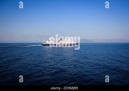 Rafina, Attica, Grèce - le ferry Golden Star Ferries relie le port de Rafina aux îles Cyclades. Banque D'Images