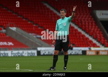 Arbitre Craig Hicks en action pendant le match Banque D'Images