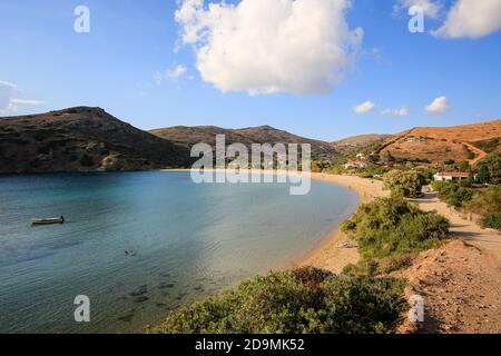 Île d'Andros, Cyclades, Grèce - Plage de Paralia Fellou au nord de Gavrion. Banque D'Images