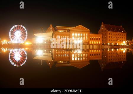 Les rives de la Motlawa dans la vieille ville de Gdańsk, Pologne Banque D'Images