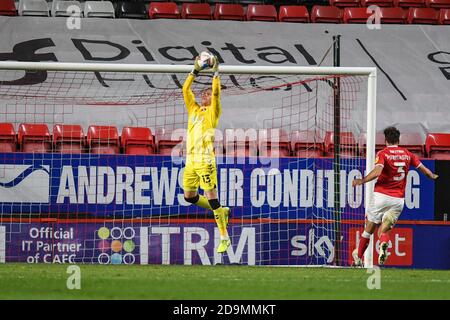 Ben Amos (13), de Charlton Athletic, monte à attrapez la balle Banque D'Images