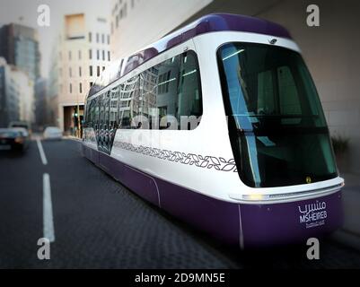 Vue sur Tram dans le centre-ville de Mcheirib à Doha, Qatar. Banque D'Images