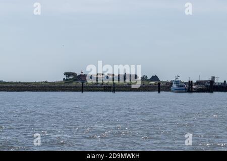 The Hallig Hooge - maisons et port, Mer du Nord, Mer des Wadden Banque D'Images