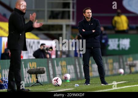 BURNLEY, ANGLETERRE. LE 31 OCTOBRE, Frank Lampard, directeur de Chelsea, regarde le match sur la ligne de contact lors du match de la Premier League entre Burnley et Chelsea à Turf Moor, Burnley, le samedi 31 octobre 2020. (Crédit : Tim Markland | INFORMATIONS MI) Banque D'Images