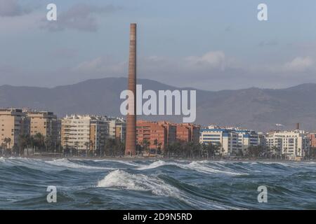 6 novembre 2020: 6 novembre 2020 (Malaga) tempête de vent et de vagues dans la zone de la plage de Sacaba à côté de la promenade Maritimo del Oeste à Malaga crédit: Lorenzo Carnero/ZUMA Wire/Alay Live News Banque D'Images