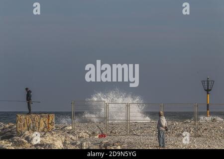 6 novembre 2020: 6 novembre 2020 (Malaga) tempête de vent et de vagues dans la zone de la plage de Sacaba à côté de la promenade Maritimo del Oeste à Malaga crédit: Lorenzo Carnero/ZUMA Wire/Alay Live News Banque D'Images