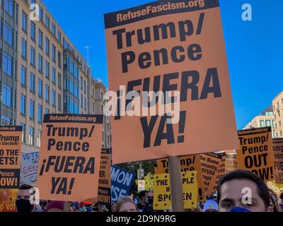 Washington, District de Columbia, États-Unis. 6 novembre 2020. Tout en attendant les résultats finaux de l'élection présidentielle de 2020, des marches se sont emprestées dans les rues de DC pour exiger le décompte de chaque vote. Crédit : Sue Dorfman/ZUMA Wire/Alay Live News Banque D'Images