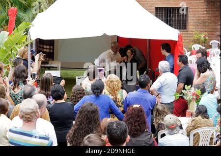 25 octobre 2015. Mairiporã, SP, Brésil. 70e anniversaire de mariage pour un couple âgé avec leur frère et leurs sœurs. Banque D'Images