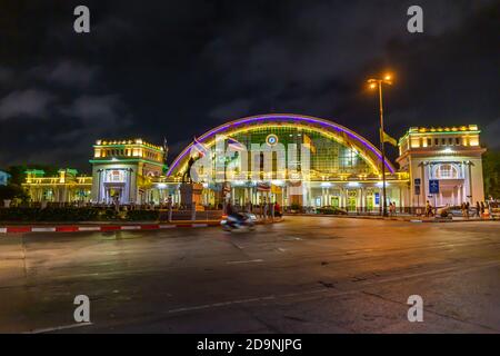 BANGKOK, THAÏLANDE - MARS 24 : gare centrale de Bangkok (gare de Hua Lamphong) et MRT satation avec vue sur la zone Bangkok le 24 MARS 2018 Banque D'Images