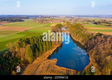 Thanninger Weiher, Thanning, Near Eling, Tölzer Land, image de drone, haute-Bavière, Bavière, Allemagne Banque D'Images