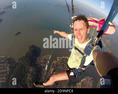 Autoportrait du parachutiste sur la plage Banque D'Images