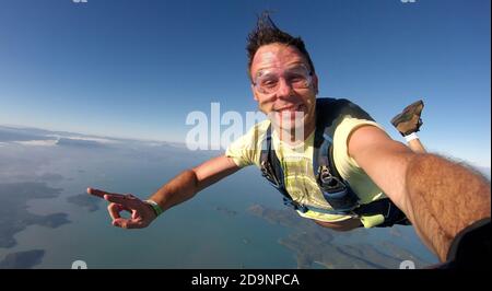 Autoportrait du parachutiste sur la plage Banque D'Images