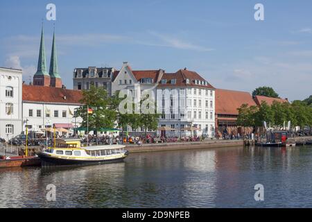 Maisons historiques sur l'Obertrave avec la cathédrale de Luebeck, Luebeck, Schleswig-Holstein, Allemagne, Europe Banque D'Images