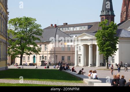 Garde-château classique sur Schlossplatz, Oldenburg à Oldenburg, Basse-Saxe, Allemagne Banque D'Images