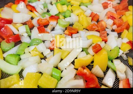 légumes hachés prêts à cuire Banque D'Images