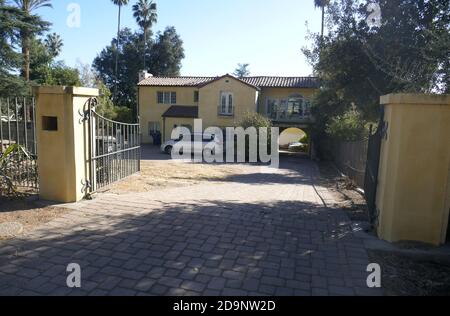 Altadena, Californie, États-Unis 4 novembre 2020 UNE vue générale de l'atmosphère de Beverly Hills 90210 Walsh House lieu de tournage au 1676 E. Altadena Drive le 4 novembre 2020 à Altadena, Californie, États-Unis. Photo par Barry King/Alay stock photo Banque D'Images