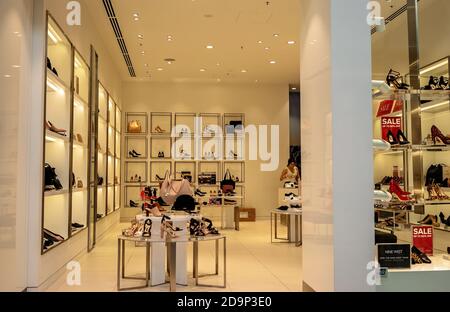 Brisbane, Queensland, Australie - 25 septembre 2019 : à l'intérieur d'un magasin de chaussures du centre commercial Banque D'Images