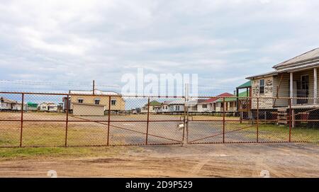 Brisbane, Queensland, Australie - 26 septembre 2019 : maisons anciennes à vendre pour enlèvement Banque D'Images