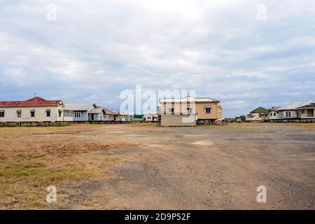 Brisbane, Queensland, Australie - 26 septembre 2019 : de nombreuses maisons anciennes en vente pour enlèvement Banque D'Images