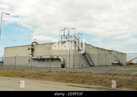 Brisbane, Queensland, Australie - 26 septembre 2019 : usine de traitement des eaux usées dans la zone industrielle Banque D'Images