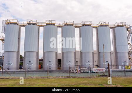 Brisbane, Queensland, Australie - 26 septembre 2019 : réservoirs de stockage de carburant dans une zone industrielle Banque D'Images