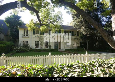 Pasadena, Californie, Etats-Unis 4 novembre 2020 UNE vue générale de l'atmosphère de 'Père de la mariée' lieu de tournage au 843 South El Molino Avenue le 4 novembre 2020 à Pasadena, Californie, Etats-Unis. Photo par Barry King/Alay stock photo Banque D'Images