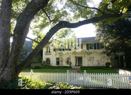 Pasadena, Californie, Etats-Unis 4 novembre 2020 UNE vue générale de l'atmosphère de 'Père de la mariée' lieu de tournage au 843 South El Molino Avenue le 4 novembre 2020 à Pasadena, Californie, Etats-Unis. Photo par Barry King/Alay stock photo Banque D'Images